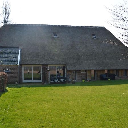 Staying In A Thatched Barn With Box Bed Beautiful View Region Achterhoek Geesteren  Екстериор снимка