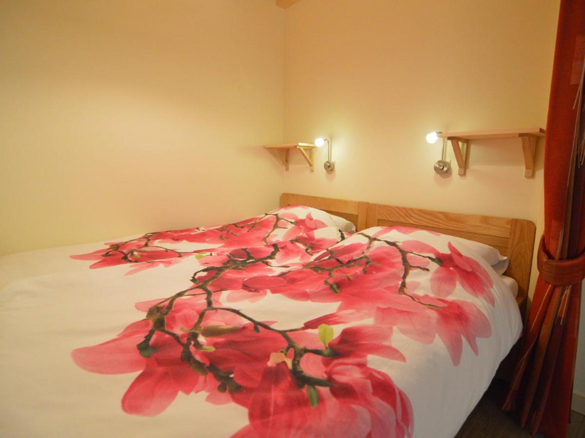 Staying In A Thatched Barn With Box Bed Beautiful View Region Achterhoek Geesteren  Екстериор снимка