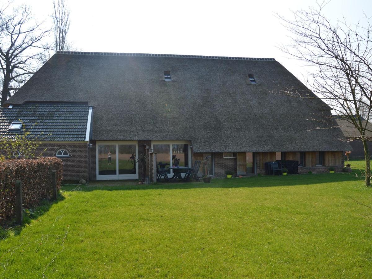 Staying In A Thatched Barn With Box Bed Beautiful View Region Achterhoek Geesteren  Екстериор снимка